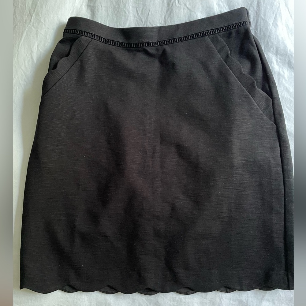Small black Berenice scallop hem skirt